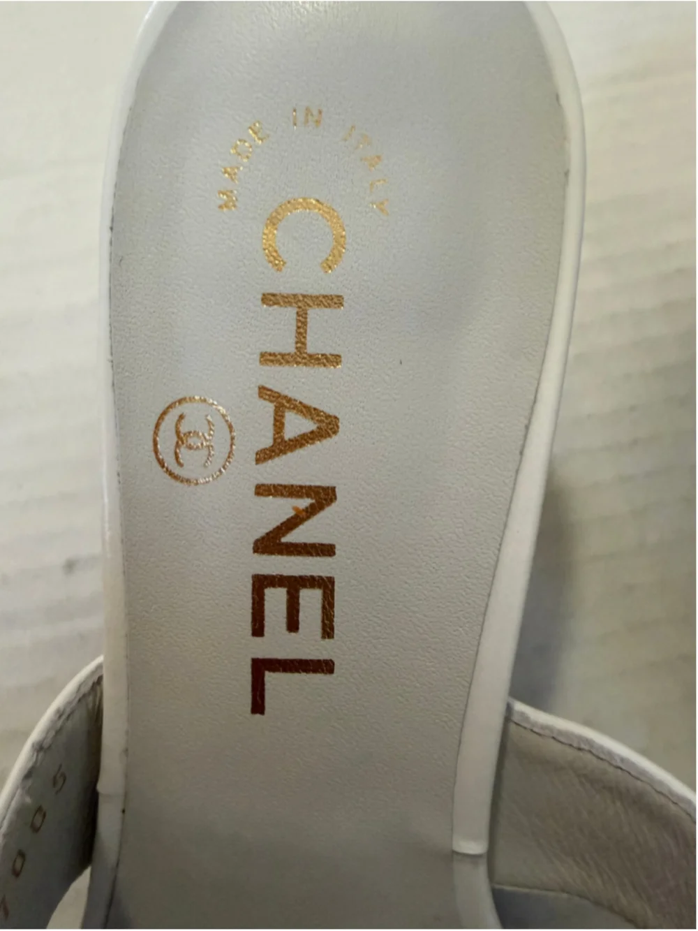 CHANEL White Leather Camellia CC Logo Square Toe Thong Mule Heels EU 38C US 7.5